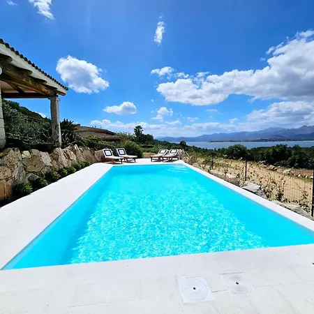וילה Capo Coda Cavallo Piscina Privata סאן תאודורו