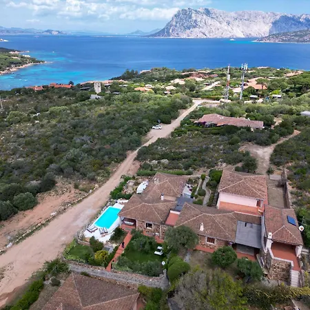 Capo Coda Cavallo Piscina Privata * סאן תאודורו