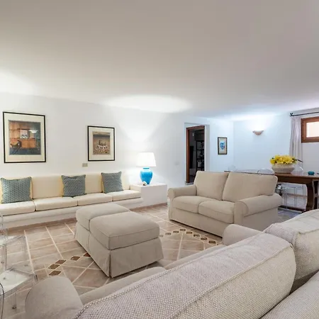 Capo Coda Cavallo Piscina Privata * סאן תאודורו
