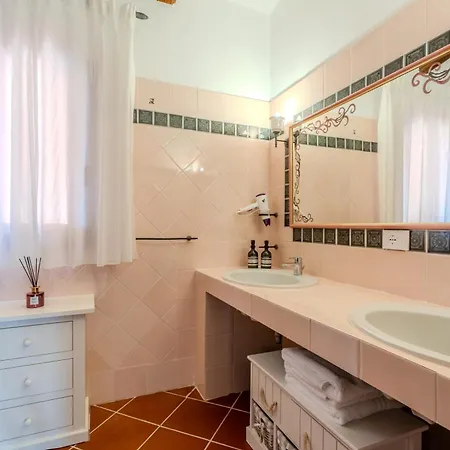 Capo Coda Cavallo Piscina Privata * סאן תאודורו